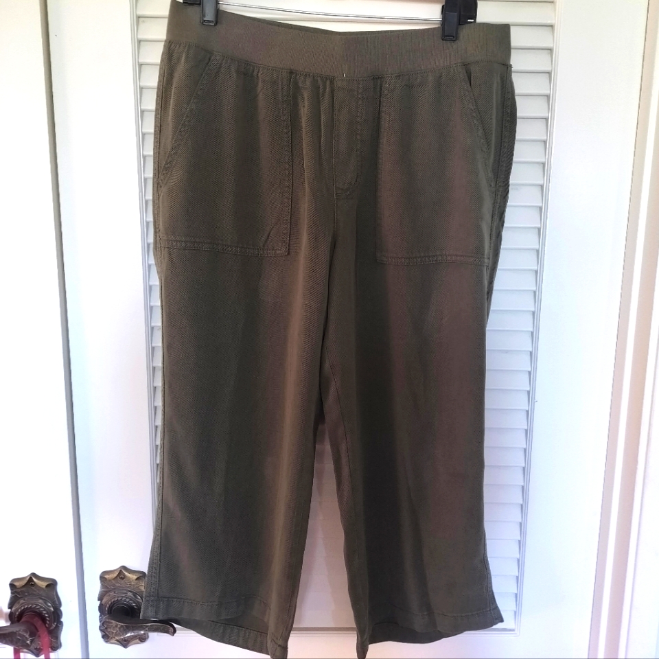 St John's Bay Olive Green Wide Leg Capris Super Soft 100% Tencel Lyocell Pl